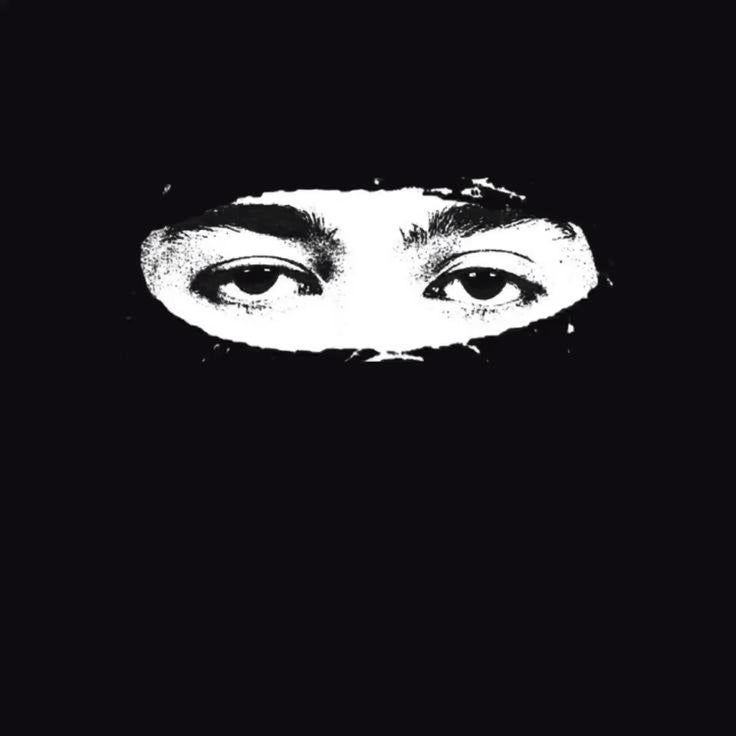 "No Face, All Focus"